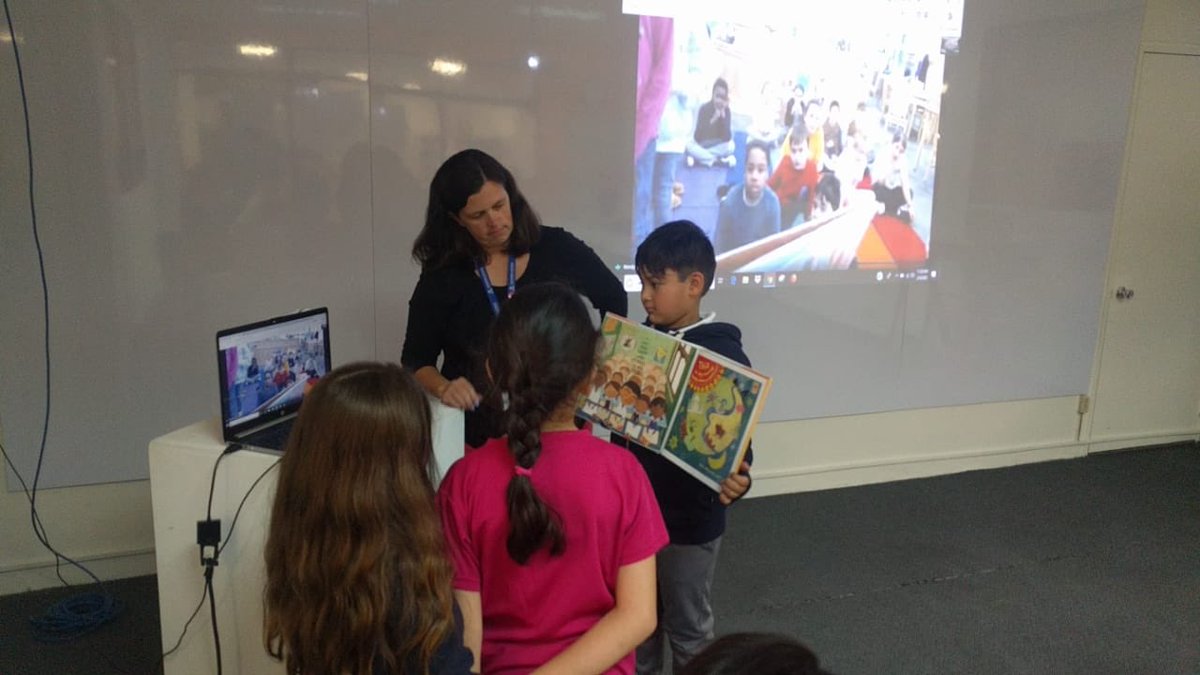 LauraLosch's tweet photo. Google Hangout again for #WorldReadAloudDay with 3rd grade ! @acotopaxi @Paoladepereira https://t.co/ZEfOUzkxlt