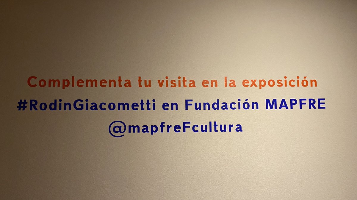 Nos encanta el hermanamiento entre instituciones. Fijaos qué encontramos en los muros de su expo 👉 @mapfreFcultura #expoRodin #RodinGiacometti