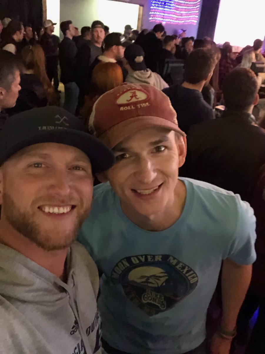 bigworm6917's tweet image. Getting to hang with friends
My life is #GettingGood #GettingGoodEntry @Lauren_Alaina