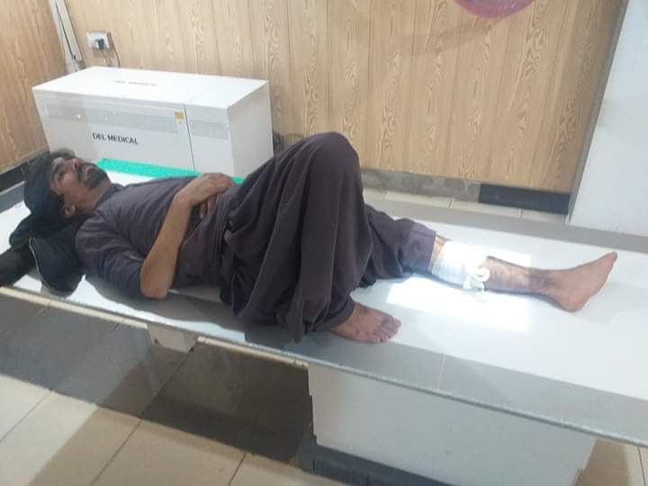 khanzamankakar's tweet photo. "Democracy as the best revenge" turned into gun violence as the way of politics on campus. Attaullah Tokhai injured by Peoples Students Federation in BZU Multan today. We request @BBhuttoZardari to take notice of the situation that only benefits the powers that be.
#SaveBZU https://t.co/uWvVG8Y0Q2