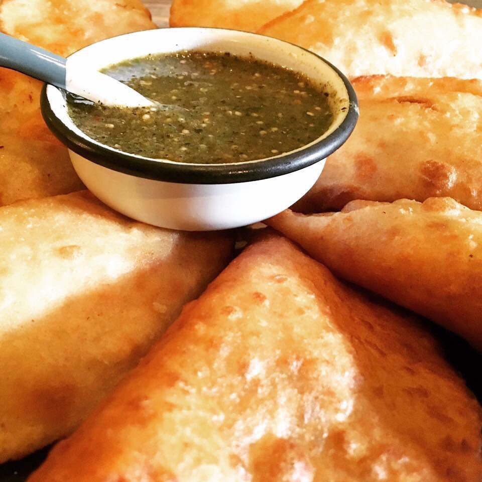 LaCapitana_Sat's tweet photo. ¡Come con nosotros!! Los #Martes tenemos #Quesadillas Tarro de #Cerveza y Tarro de #Pulque por $22 pesitos c/u. #CapitanaRules #SatéliteCurious #CdSatélite #Satelucos #Quecas #CdSatélite @CdSatelite https://t.co/vg2FkCpDBV