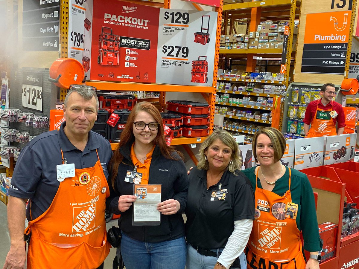 2003Asquad's tweet photo. 2003 Associates getting recognized for Outstanding Service and Living Our Values! @HouleHeather @jody_delicato @Linville2003 @RStOnge250 @joethd  #awesomewalk #musclememory https://t.co/L3jr4CuCqD