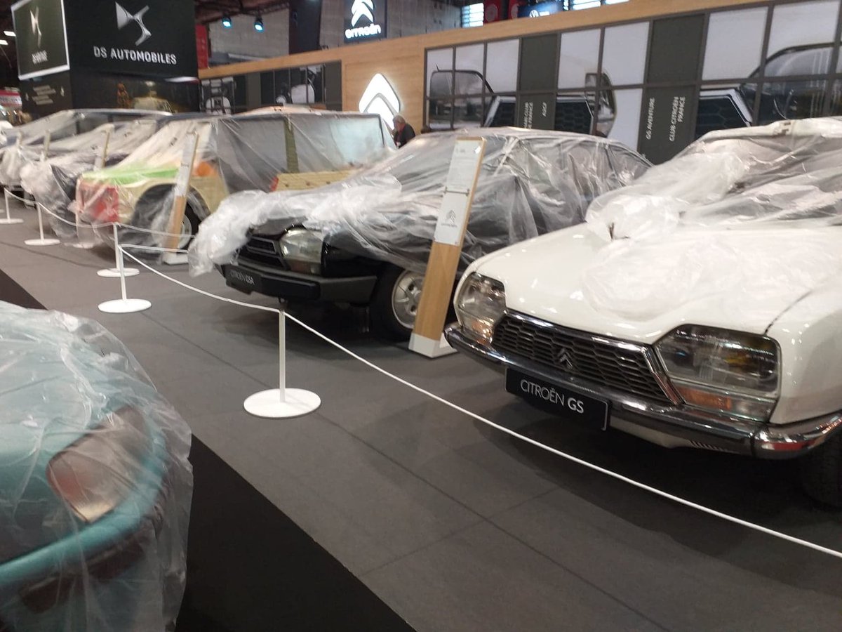 Sous les bâches, les trésors  #Retromobile #autoshow #classiccars #vintagecars #tacotroc