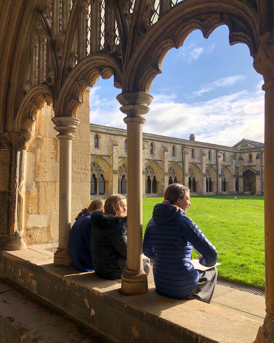 NorwichSchool's tweet photo. Our Art Department always make the most of a sunny afternoon 🌞
Pictured here are our U4 pupils using the @norwich_cathedral as inspiration for some drawing practice.
Thanks for the 📸 Mr Cann!
#NorwichSchool #ArtLessons #Creativity #CathedralCloisters #LessonsOutside https://t.co/xIpls2Im0c
