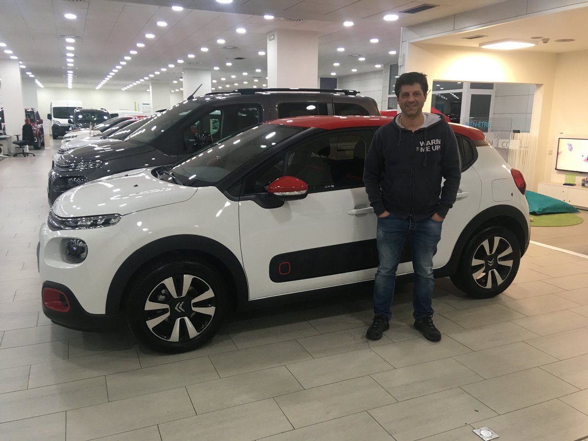 urkiolamotor's tweet photo. ❤️EN FEBRERO ENAMÓRATE❤️
Este mes de febrero enamórate de nuestros modelos #Citroën y estrena un #C3Aircross o #C3 como lo han hecho hoy Jose Luis y Alex😍
Eskerrik asko!😊 https://t.co/3DkZfy5D9p