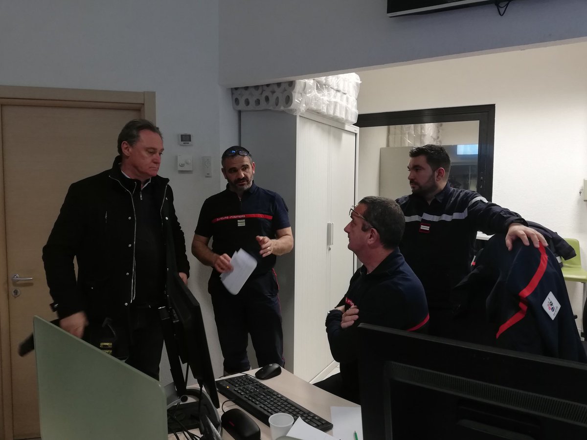 sis_2b's tweet image. Feu #Quenza 🔥
Le Psdt @GuyArmanet est au #CODIS pr un point de situation
➡️1082 ha parcourus
➡️ 210 SP, 74 véhicules + Dragon2b engagés.
👍Remarquable coordination avc @sdis2a. Remerciements aux équipes #FORSAP @UIISC5CORTE #Base126 @Gendarmerie et aux élus de #Sari &amp;amp; #USulaghju