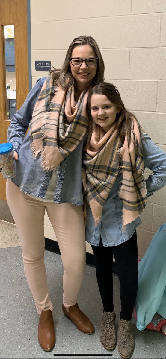 StephCaraKate's tweet image. Twinning today! Life is #GettingGood because we get to see @Lauren_Alaina Thursday in Richmond!! #GettingGoodEntry