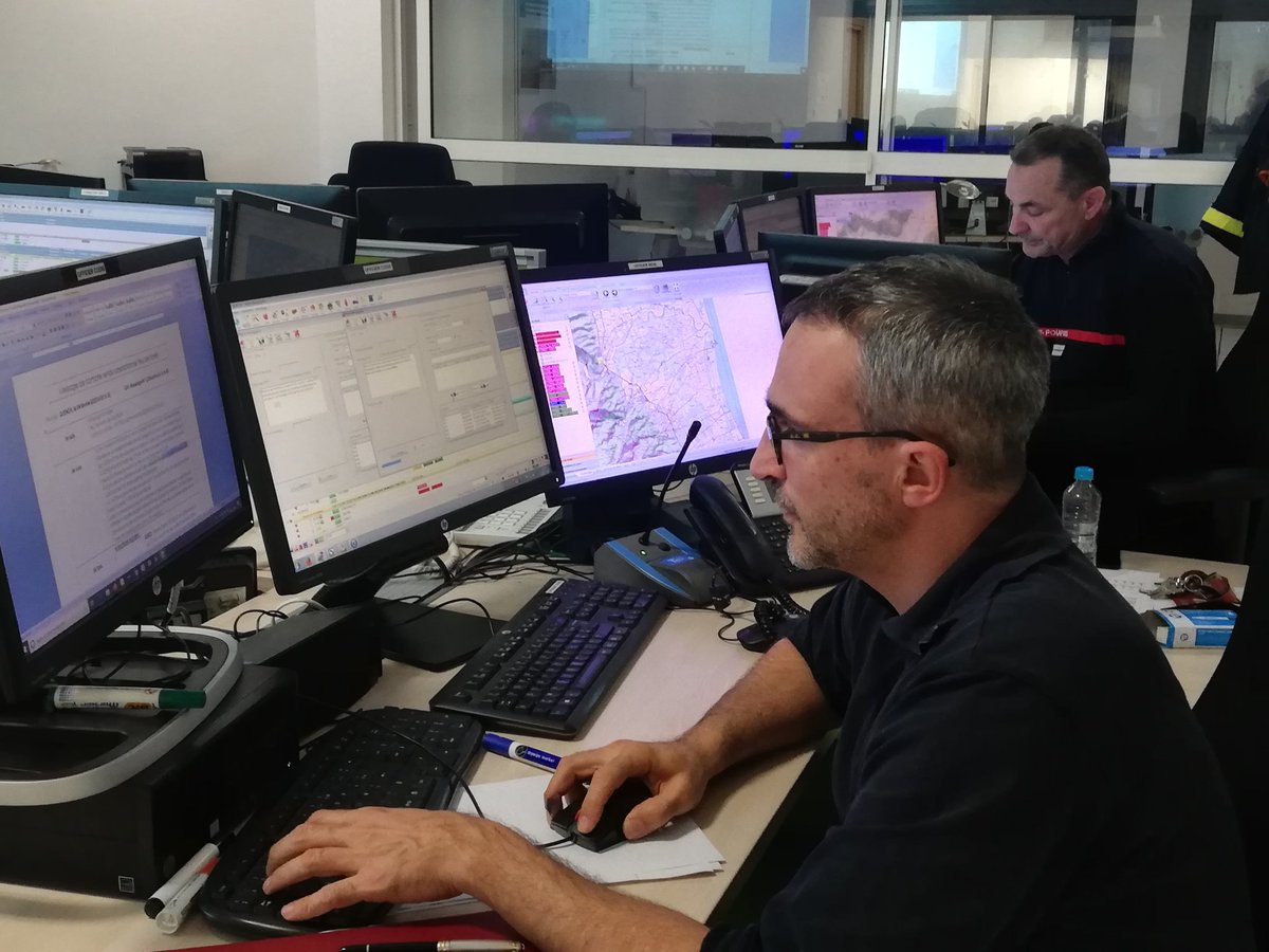 sis_2b's tweet image. Feu #Quenza 🔥
Le Psdt @GuyArmanet est au #CODIS pr un point de situation
➡️1082 ha parcourus
➡️ 210 SP, 74 véhicules + Dragon2b engagés.
👍Remarquable coordination avc @sdis2a. Remerciements aux équipes #FORSAP @UIISC5CORTE #Base126 @Gendarmerie et aux élus de #Sari &amp;amp; #USulaghju