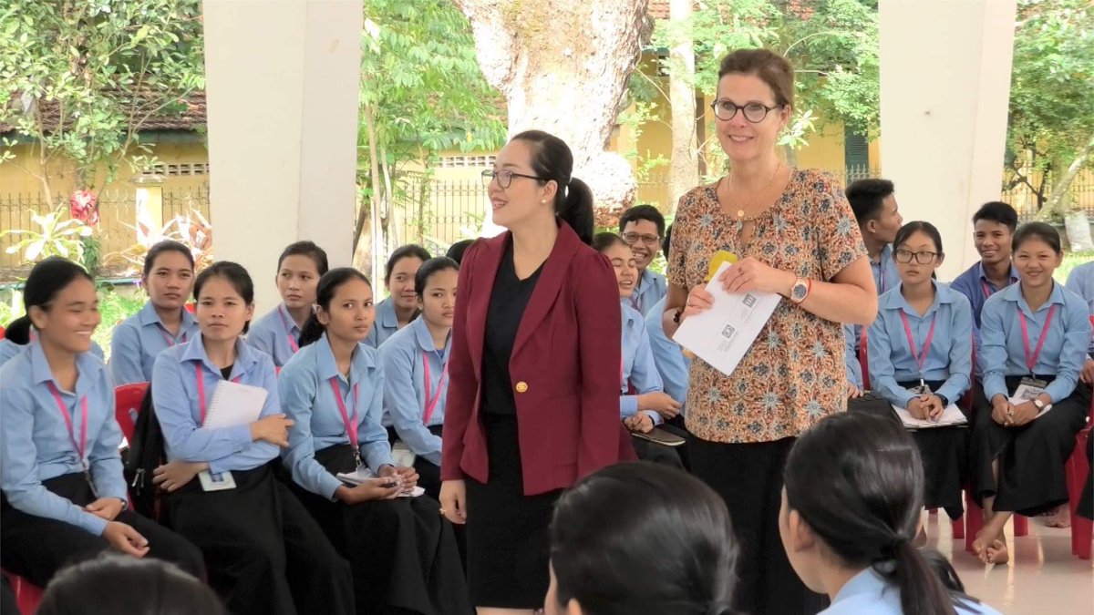 Missa inte filmpremiären! 🍿 ”Meeting in the Middle” är en film av läraren &amp; regissören Niklas Westergren om <a href="/TABSweden/">TAB Sweden</a>:s arbete i Siem Reap, Kambodja sommaren 2019. Filmen visar TAB:s olika program samt intervjuer med TAB-lärare &amp; kambodjanska lärare &amp; rektorer #lärarelärlärare