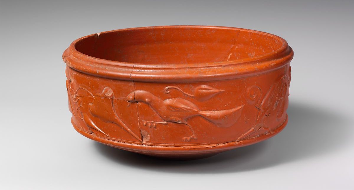 ‪Roman terracotta dish with barbotine birds and leaves decorating the outer edge ~ late C2nd CE‬