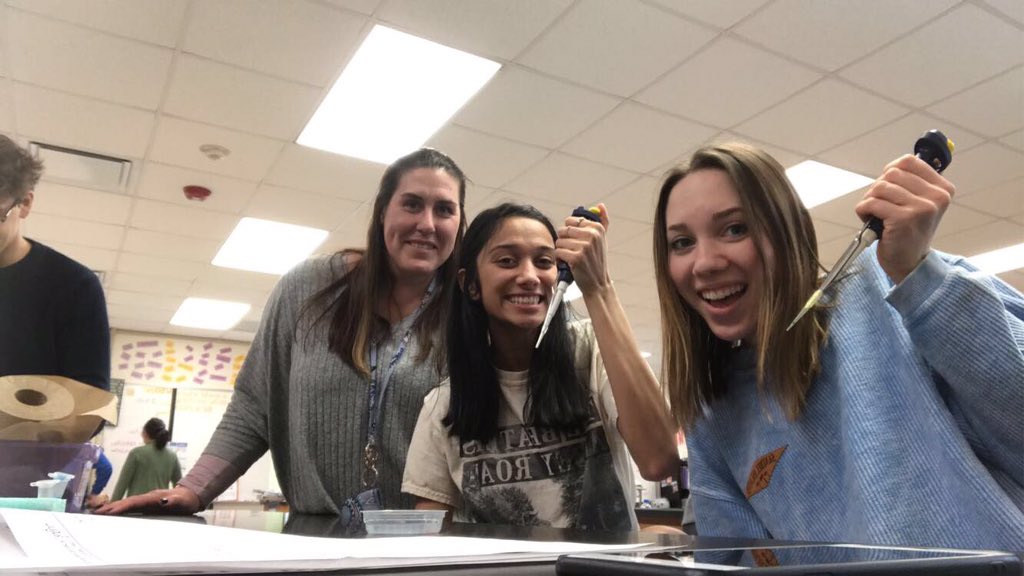 Payal_Rami's tweet photo. bio time🧬💉#electrophoresis #bioisfun @Science_Larson @kepikel https://t.co/yMUQic1bMJ