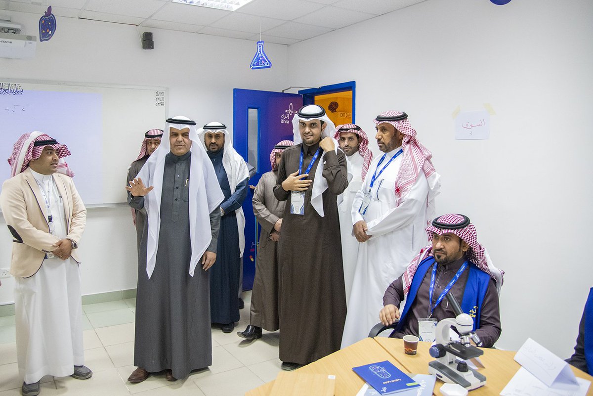 moe_qsm's tweet photo. إشادة |
المدير العام يشيد بمهنية وفاعلية المدربين والمتدربين في الورش المقامة ضمن برنامج #حاضنة_إثراء_تعليم_القصيم ويتطلع إلى تحقيق حاضنة #اثراء التابعة لـ #ارامكو أهدافها في تحسين نواتج التعلم، بما يعزز الكفاءة والتميز في #تعليم_القصيم https://t.co/d66b4afytr