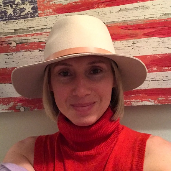 jbunae's tweet photo. So good I had to share! Check out all the items I'm loving on @Poshmarkapp #poshmark #fashion #style #shopmycloset #ragbone #lackofcolor #hatattack: https://t.co/dOCc9J2ugF https://t.co/GFiKkg2z6z