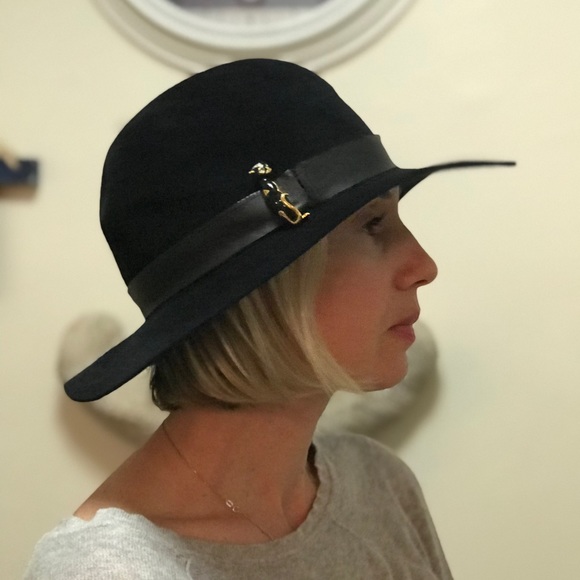 jbunae's tweet photo. So good I had to share! Check out all the items I'm loving on @Poshmarkapp #poshmark #fashion #style #shopmycloset #ragbone #lackofcolor #hatattack: https://t.co/dOCc9J2ugF https://t.co/GFiKkg2z6z