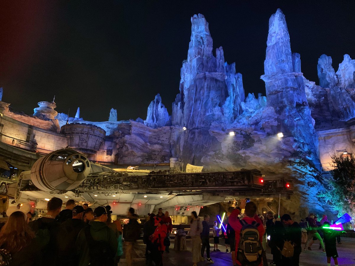 GEScoundrels's tweet photo. Happy #Battuesday everyone! Episode 3 of The Scoundrel Outpost out now! Listen on #Anchor, #ApplePodcasts, #GooglePodcasts, #Spotify, #Breaker, #PocketCasts, #Overcast &amp; #RadioPublic
.
#starwars #galaxysedge #batuu #blackspireoutpost #disney #disneyparks #disneyland #smugglersrun https://t.co/jM4Cz3eCMr