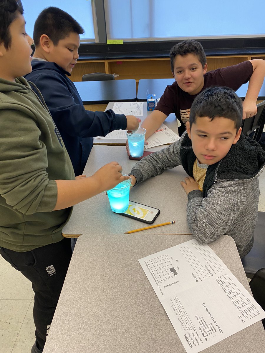 JerniInScience's tweet photo. Fourth block getting creative with their first lab! Dissolving skittles in hot and cold water turned into making lamps 💡#brightidea #mpcsconnects https://t.co/jqCZMgPQWf