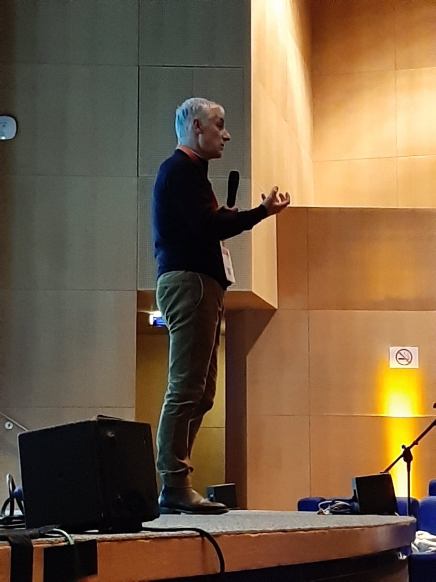 TOW_2020's tweet photo. C'est l'heure des questions aux experts de la conférence "IA et cancer: quels bénéfices pour les patients?" : Gilles Favre, @VeraPancaldi @JulienMazieres Louis Buscail, Morgan Delarue et Pierre Brousset #TOW2020 #recherche #cancer #Toulouse #Occitanie https://t.co/axYXb9stxF