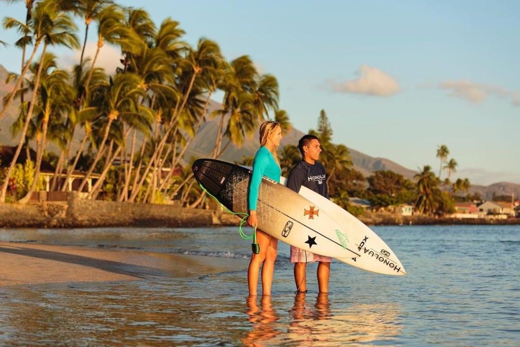 Getting ready for a golden-hour surf session with @honolua_surfco ☀️ 🏄‍♀️ 🏄‍♂️ 

Link in our bio to learn more about West Maui.

#Lahaina #beach #vacay #wanderlust #beautifuldestinations #travelgram #hawaii #gohawaii