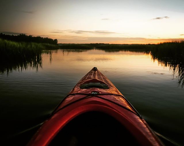 VisitBlufftonSC's tweet photo. The most peaceful place on earth, especially in the early mornings while the sun is rising 🌅
📸: the_new_nomad #LoveBlufftonSC #BluftonSC #MayRiver #MayRiverMornings #SouthCarolina #Adventure https://t.co/FSxRxvujoU