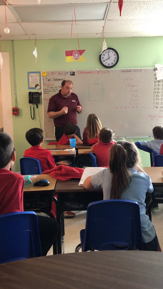 MarieCraig07's tweet photo. So excited to have a robotics lesson today! Thx @chatzopoulosn for the fun lesson!!! @PAS @PlatoSchools https://t.co/iaKpaYmfT2