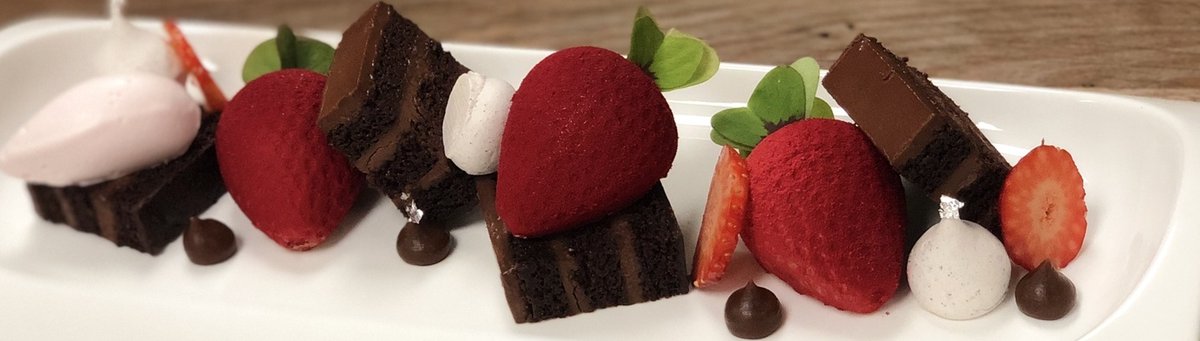 Liked our profile picture? Come taste and see!
Share this Chocolate Strawberry Mousse with your special someone this Valentine's Day, a featured dessert on our prix fixe menu! #ballantynehotel #galleryrestaurantclt #theballantyne

Reserve today: opentable.com/r/gallery-rest…