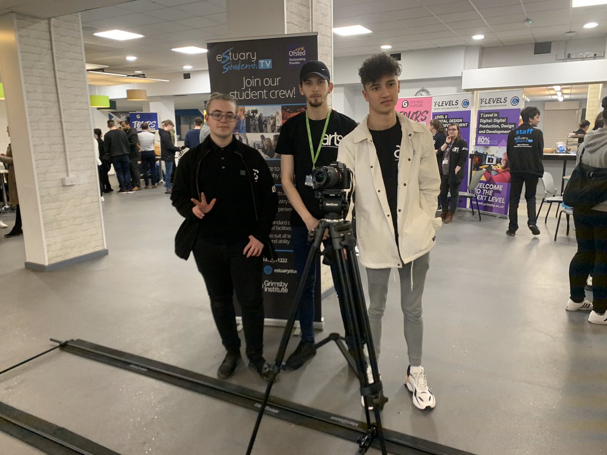 GI_ESTV's tweet photo. Aaaaand we continue this evening with our Spring term open event, our learner crew demonstrating our fantastic visual and photography equipment #visionsandvalues #feopenevent @grimsby_institute https://t.co/oYcbSirSpl