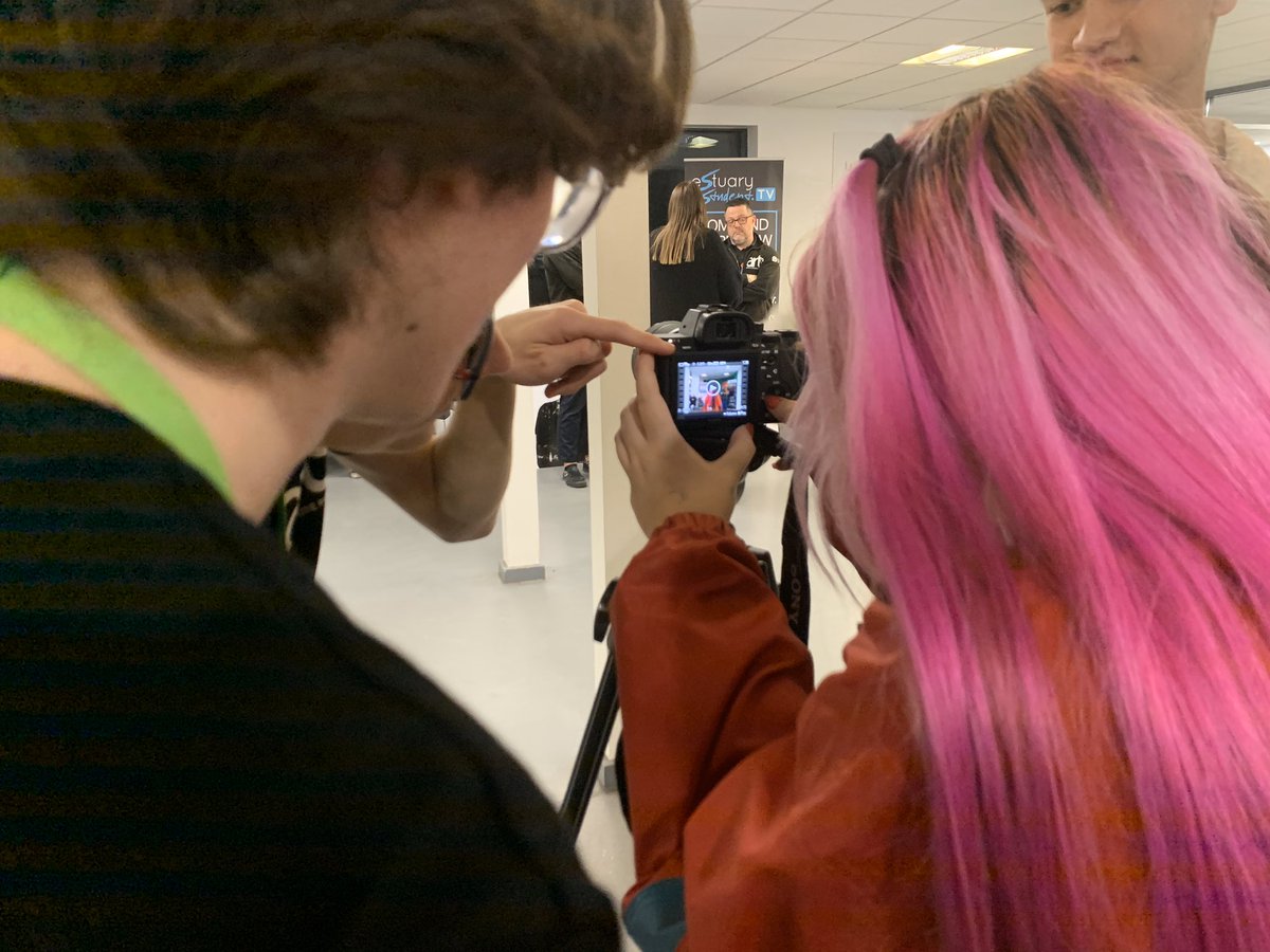GI_ESTV's tweet photo. Aaaaand we continue this evening with our Spring term open event, our learner crew demonstrating our fantastic visual and photography equipment #visionsandvalues #feopenevent @grimsby_institute https://t.co/oYcbSirSpl