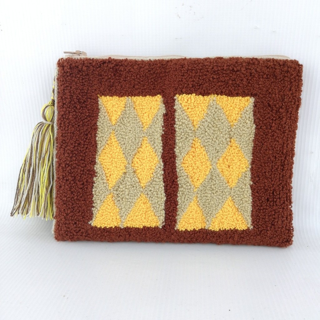 WayuuMBags's tweet photo. Wayuu Clutch – Fuzzies – Medium – GLO0016 https://t.co/72CjToNxFM https://t.co/9s239J84eF