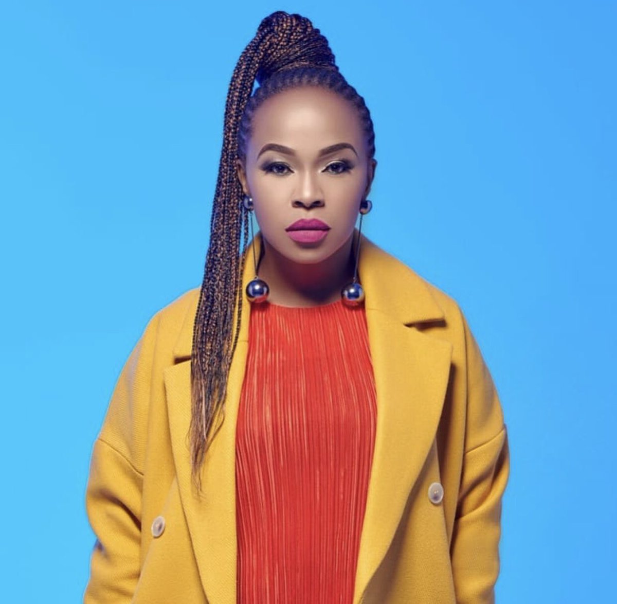 MpiloKhumalo_'s tweet photo. A Sindi Dlathu appreciation post. Can we please give her her flowers while she can still smell them. @S_Dlathu you are loved immensely and your talent is appreciated and respected by the South African Audience 🥺❤✊🏾 #TheRiver1Magic https://t.co/TTEYRFQl3Y