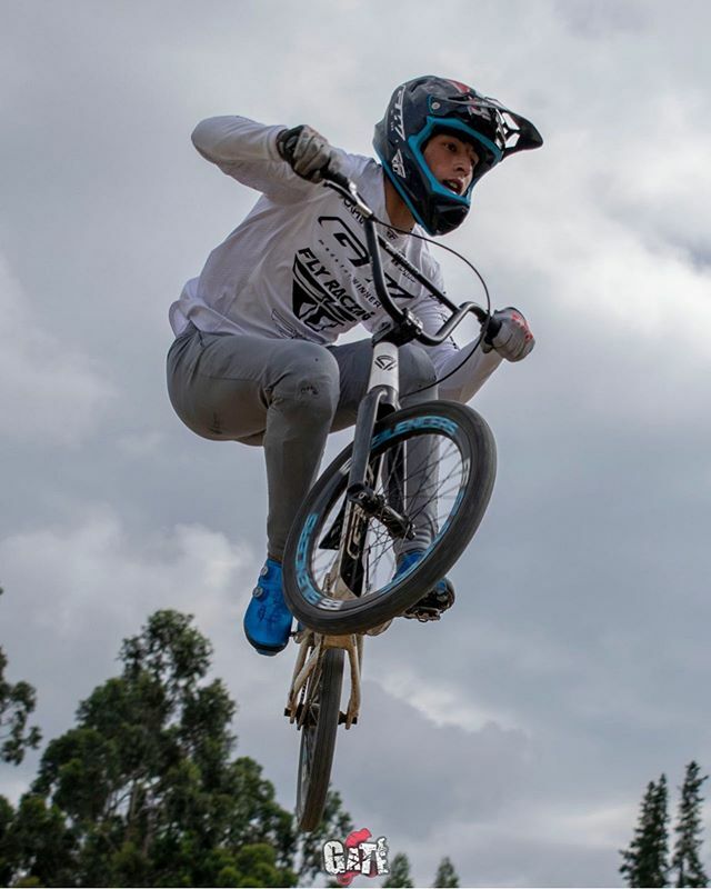 GateBMX's tweet photo. No importa cuantas veces te caigas si siempre te levantas con más fuerza. 
Que bueno volverte a ver en la pista @juanch_7 
#GateMagazineBMX
#Bicicross #BicicrossColombia #BMXRacing #iLoveBMX #bmxrace #GateBMX #jumppicture #fotosbicicross #pictureBMX #BMXColombia #sportphoto … https://t.co/A45ngP525x