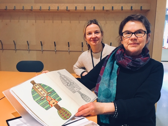 HRmuseo's tweet photo. Naapurit on parhaita! @Omniasome taideopettaja Annukka Mikkola ja yleisömanageri Taina suunnittelevat #museokokoelman innoittamana yhteisöllistä #taidehanketta. #KulttuuriEspoo #museot #Entresse https://t.co/DHk0M0qeyl