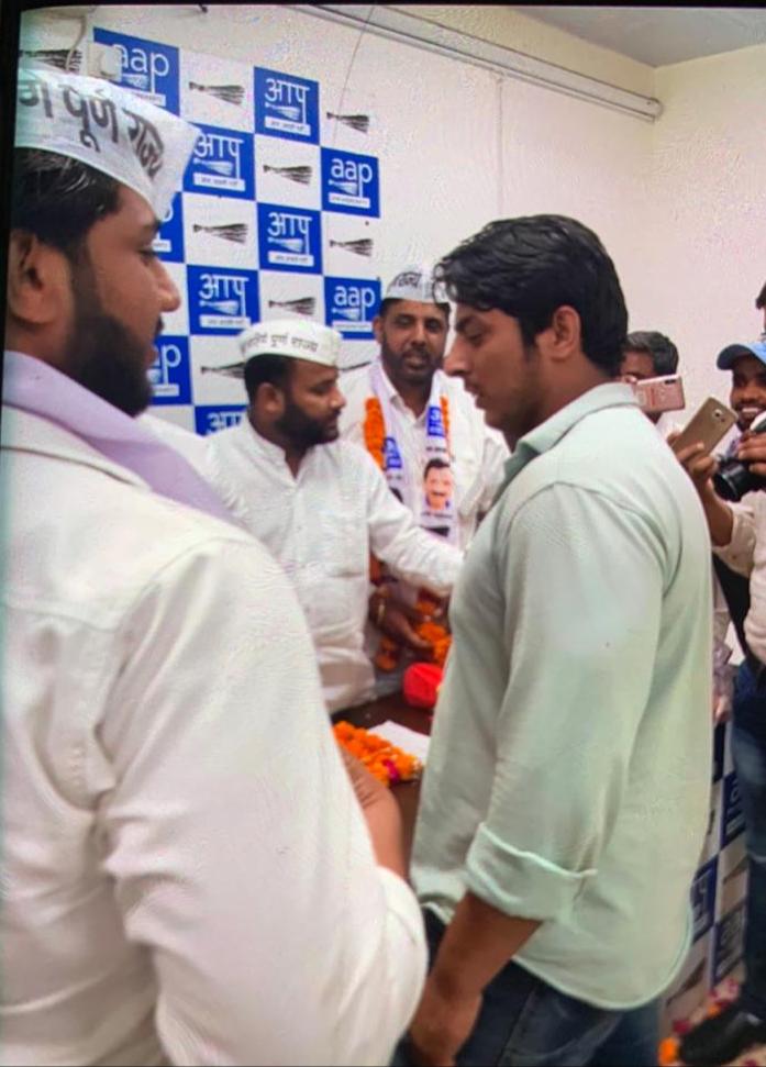 officeofav's tweet photo. कपिल गुर्जर AAP का शूटर?

केजरीवाल का हाथ दंगाइयों के साथ?? https://t.co/diqEiJJ1LJ