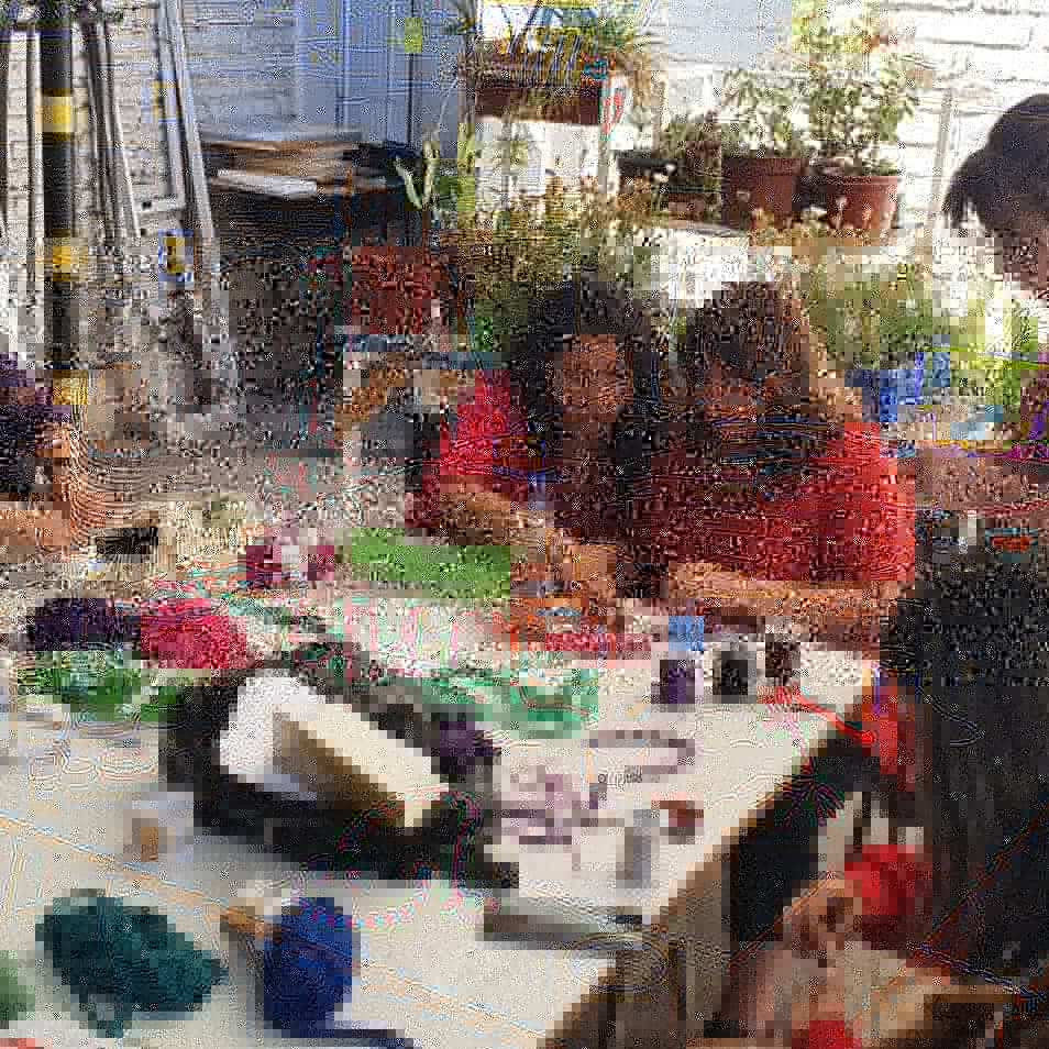 CCBaquedano445's tweet photo. Seguimos con el taller de Tejido Precolombino junto a la profesora Vanessa Zúñiga. Alumnas felices de poder aprender una nueva técnica de tejido. https://t.co/uyMvR40zXJ