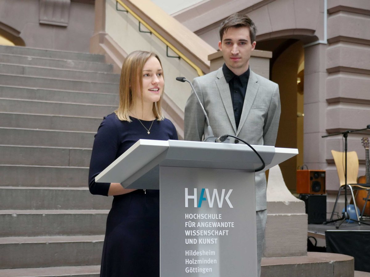 O Xrhsths Hawk Hochschule Sto Twitter Die Hawk Fakultat Management Soziale Arbeit Bauen In Holzminden Hat Ihre Absolvierenden Der Studienbereiche Bauen Und Management Verabschiedet Rund 250 Gaste Feierten Den Erfolgreichen Abschluss Von 79