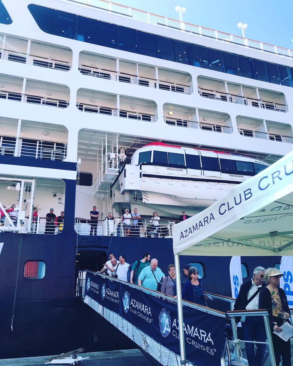 VtpValpo's tweet photo. A esta hora desembarcan en Valparaíso, los pasajeros de Azamara Pursuit. La nave no pudo atracar en San Antonio por las marejadas que afectan al sector. VTP ha reforzado sus servicios para mantener la atención y excelencia que caracteriza a este puerto del cono sur. https://t.co/CGdMuad4Bf