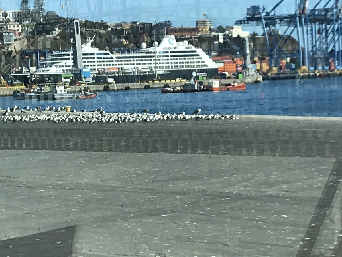 VtpValpo's tweet photo. A esta hora desembarcan en Valparaíso, los pasajeros de Azamara Pursuit. La nave no pudo atracar en San Antonio por las marejadas que afectan al sector. VTP ha reforzado sus servicios para mantener la atención y excelencia que caracteriza a este puerto del cono sur. https://t.co/CGdMuad4Bf