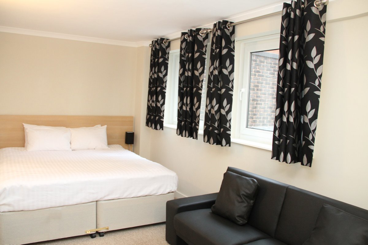 Headed to the UK on #vacation this year? 
Our #roomonly hotel is a short train journey from both Gatwick airport &amp; central London in the heart of the city’s vibrant street art capital Croydon. 
Great rates and an ideal base - bit.ly/38Xlvth
#TuesdayTravel #London #hotel