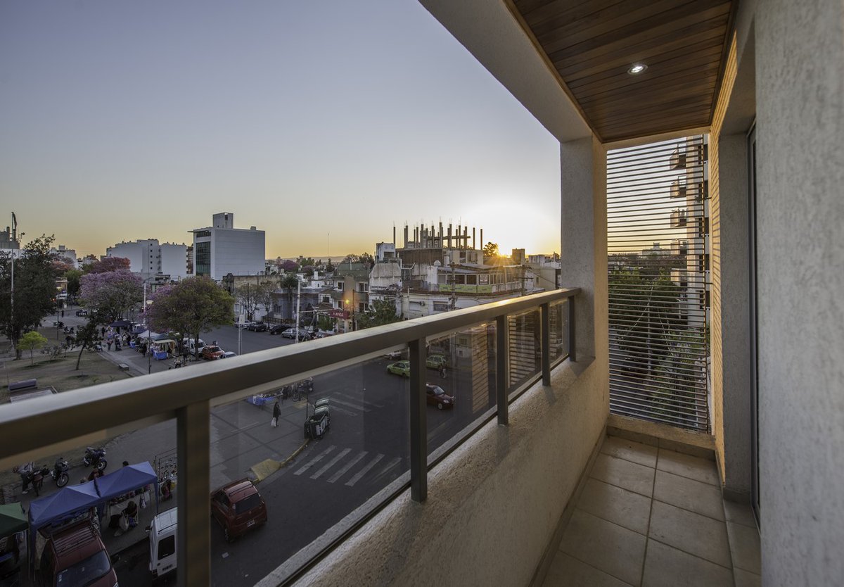 crecelaciudad's tweet photo. #BarrioAltaCba ➡A pesar de su cercanía con el #centro, se siente el alma 😍 de un barrio que tiene identidad propia, con sus calles anchas y algunas plenamente arboladas.
✨¡Últimas unidades disponibles! Frente a #PlazaRiavdavia👉¡Consultanos!
#EnLasMejoresUbicaciones #Elyon https://t.co/C2FDmz03QK