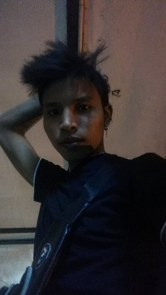 Satan76034996's tweet photo. ငိုျခင္ေနpကြာ https://t.co/dKYnNriB5O
