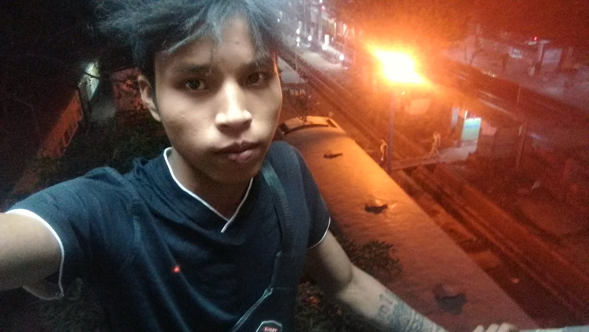 Satan76034996's tweet photo. ငိုျခင္ေနpကြာ https://t.co/dKYnNriB5O