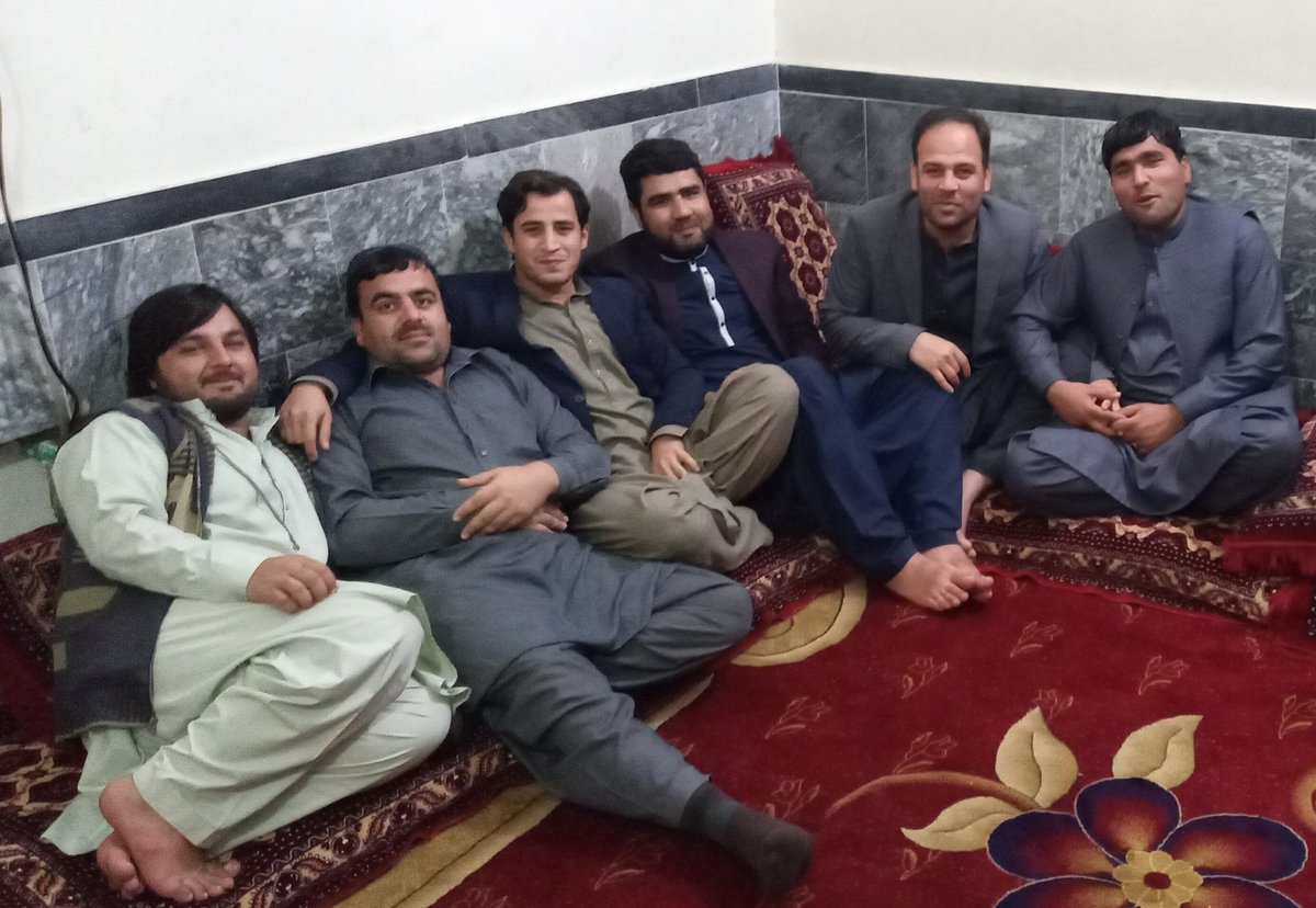 Shponkai001's tweet photo. زان خودنه مې نه خوشيگي سه چې يم همغسي زان خايم 
ملگرو ته درناوي لرم او له زړه راباندې گران دي

⚘A__F⚘ https://t.co/ug4UarDkl4