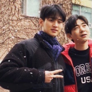 뭔가 90년대...캠퍼스에서 봤을 것만 같은