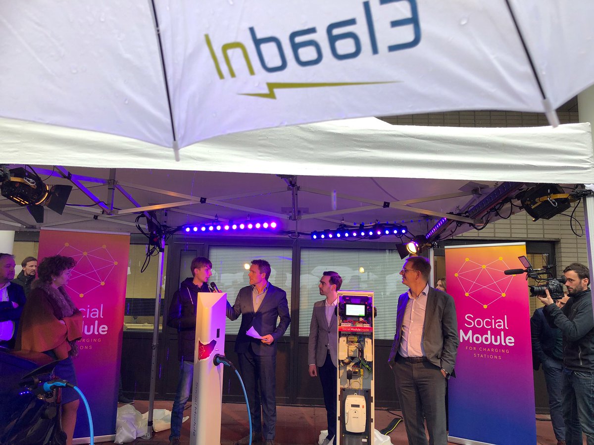 EricvKaathoven's tweet photo. Onthulling #SocialeModule  in de regen. @elaadNL https://t.co/nHONNsjTek