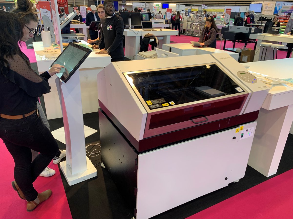 fecfrance's tweet photo. Notre partenaire @RolandDGFrance a fait le choix d'équiper son stand de panels PC @fecfrance pour accompagner la présentation de ses produits lors du @Salon_CPrint, qui se déroule actuellement à Lyon.
#FECFrance #cprint #Partners https://t.co/PqHqVVaL8E