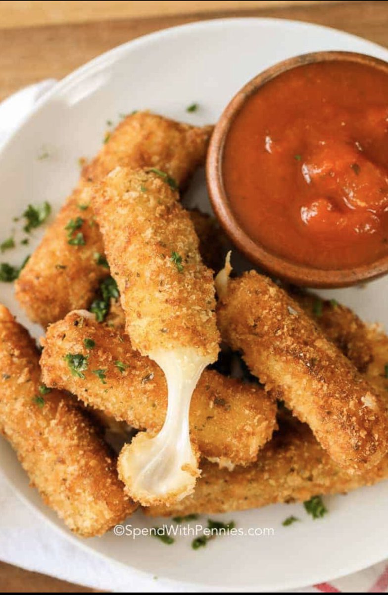 ConnectionChief's tweet photo. 🚨Mozzarella Sticks🚨 Like and retweet this post to get 4 mozzarella sticks for the price of 3‼️ It’s $1.50 with a choice of marinara or ranch! #mozzarellasticks https://t.co/S2f2gblsoW