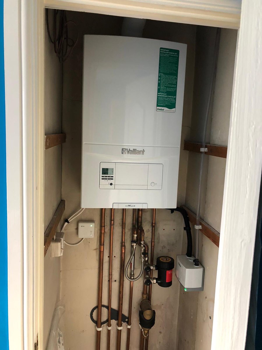 Boostplumbing's tweet photo. Shiny new @vaillantuk boiler we installed last week. https://t.co/HLyhjWJmqM