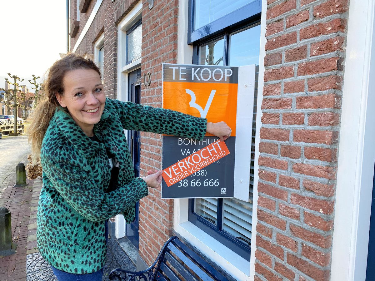 Ridderstraat, Baangracht, Bolwerk, Gasthuisstraat ...... 😊 ja het kleurt oranje in het centrum van #Hasselt ! Vandaag stickers plakken bij de Brouwersgracht 13 🍾