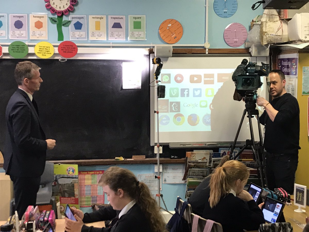 FairviewFPS's tweet photo. A privilege to have Robbie Meredith from BBC Newsline with some of our P7 pupils this afternoon. Make sure to watch BBC Newsline tonight from 6.30pm to see how Fairview is addressing Internet Safety. @robbeorn @bbcnewsline https://t.co/DAQzrvHQ2d