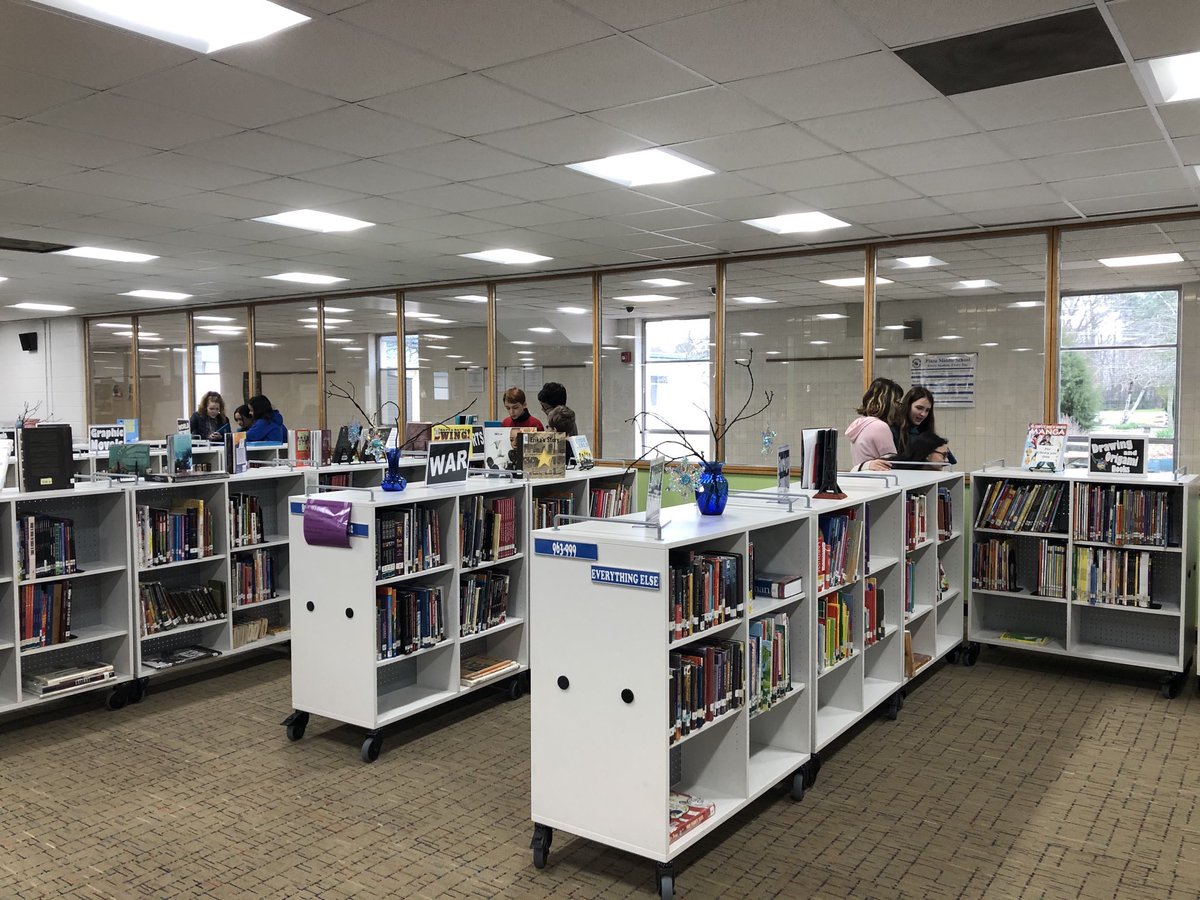 LibrarianSchwee's tweet photo. “Dialogue rules!” shouts Mrs. Allen.  GooseChase with 6th grade!  ⁦@plazamiddle⁩ ⁦@PlazaLibrary⁩ https://t.co/gXBLdB7hHX