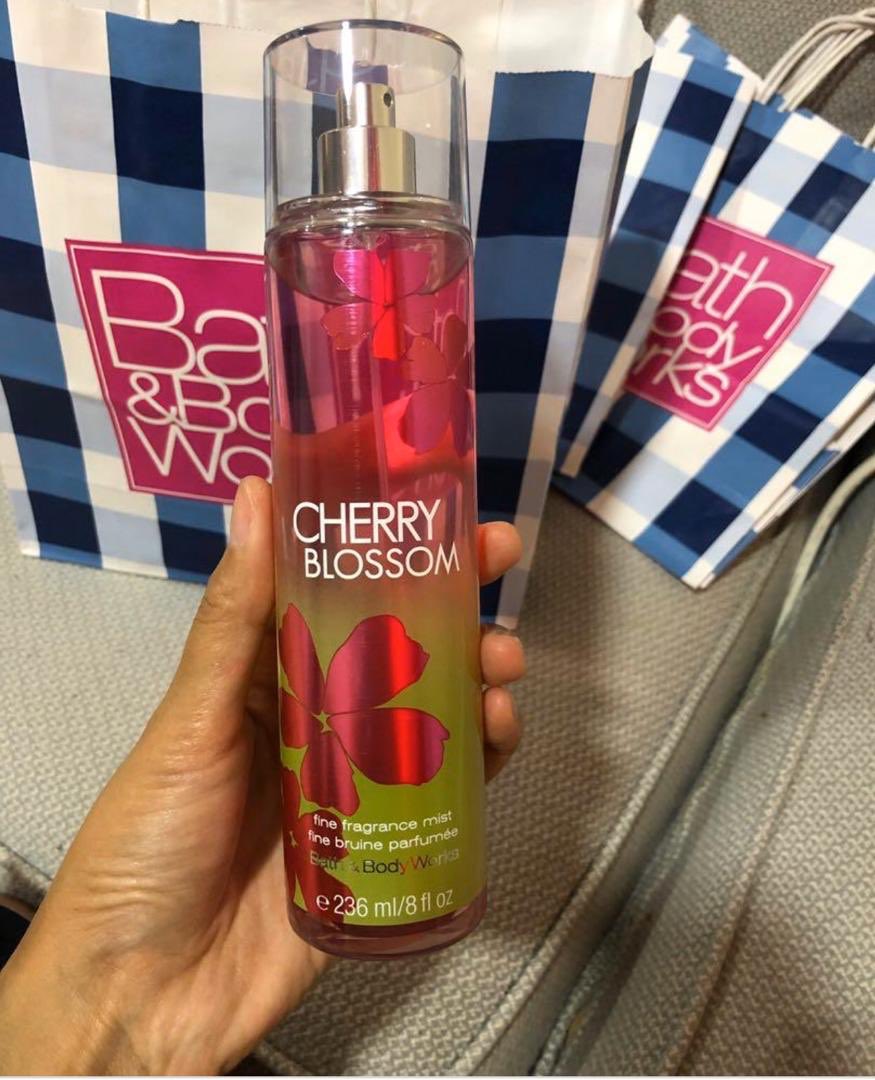On_God_Multi's tweet photo. Got all the perfumes and body splash you need to smell good, for my ladies and gets HMU now on 0550639191 or 0202842328 #Get4LessFebruaryPromo https://t.co/txjYY2wqSJ